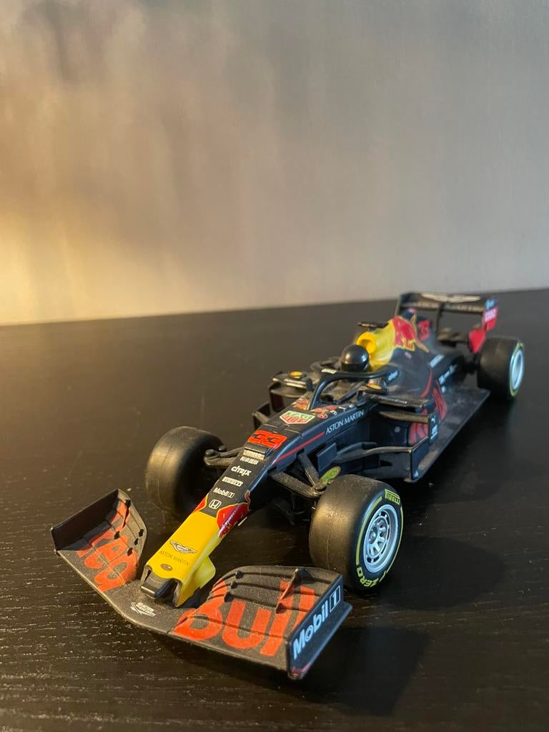 Maisto red bull race auto aston martin, Ophalen of Verzenden, Zo goed als nieuw, Auto, Maisto