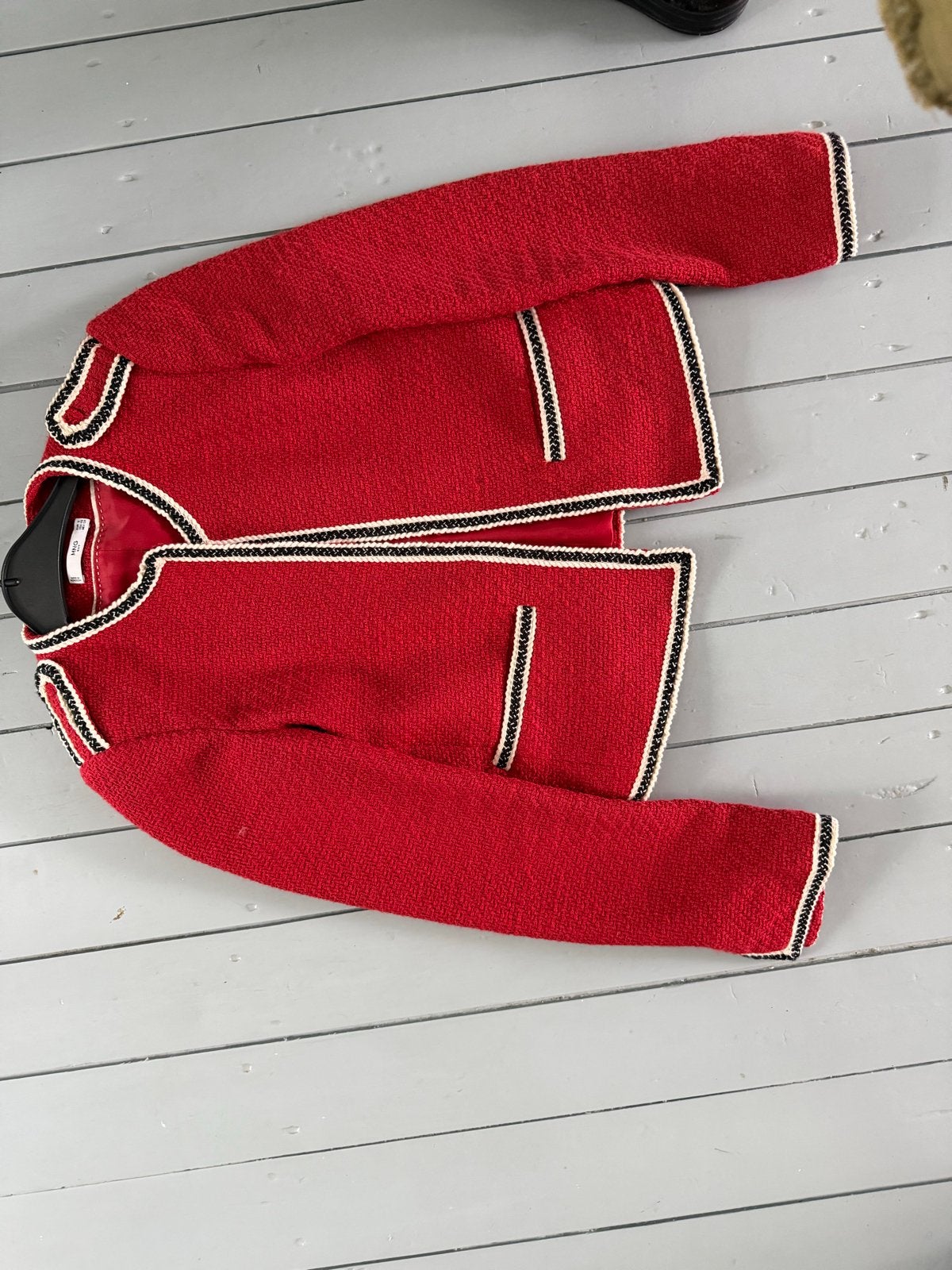 Stijlvol rood jasje maat 38 met zwarte en witte accenten, Kleding | Dames, Jassen | Zomer, Ophalen of Verzenden, Zo goed als nieuw