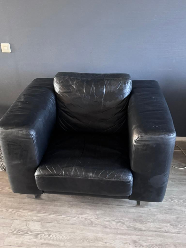Zwart leren fauteuil, Ophalen, Eenpersoons, 75 tot 100 cm, Zo goed als nieuw