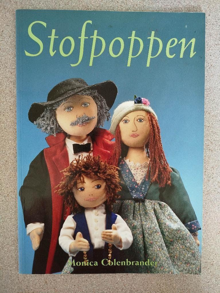 Hobbyboek Stofpoppen - Niesje Wolters, Boeken, Monica Colenbrander, Ophalen of Verzenden, Zo goed als nieuw, Borduren en Naaien