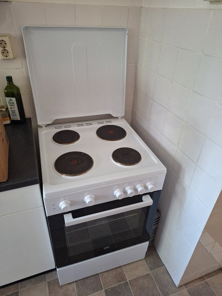 Beko elektrisch fornuis FSS66000GW – €295, Witgoed en Apparatuur, Ophalen, Nieuw, 4 kookzones, Vrijstaand