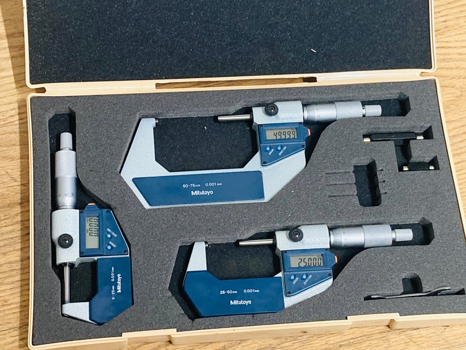 Mitutoyo digitale micrometers 0-75x0.001 mm, Ophalen of Verzenden, Zo goed als nieuw, Metaaldraaibank