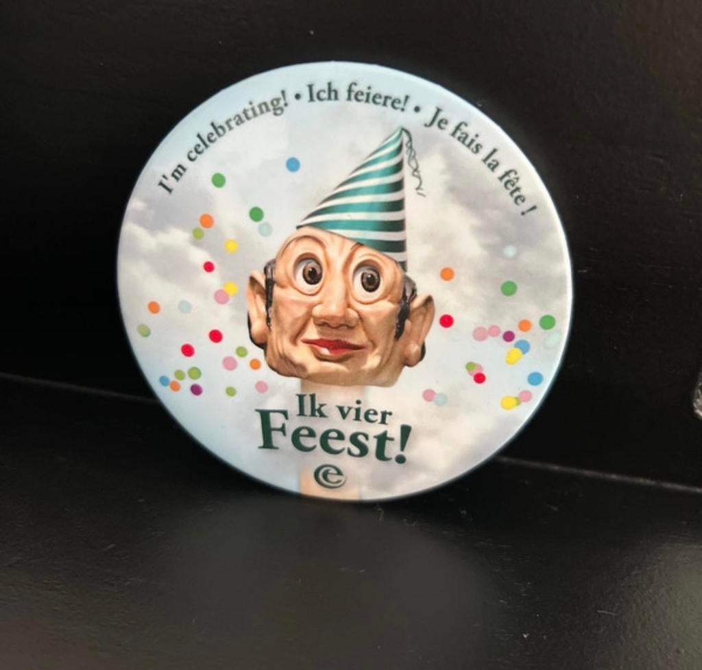 Feest button 'Ik vier Feest!' Efteling, Verzamelen, Ophalen of Verzenden, Nieuw, Figuurtje, Button