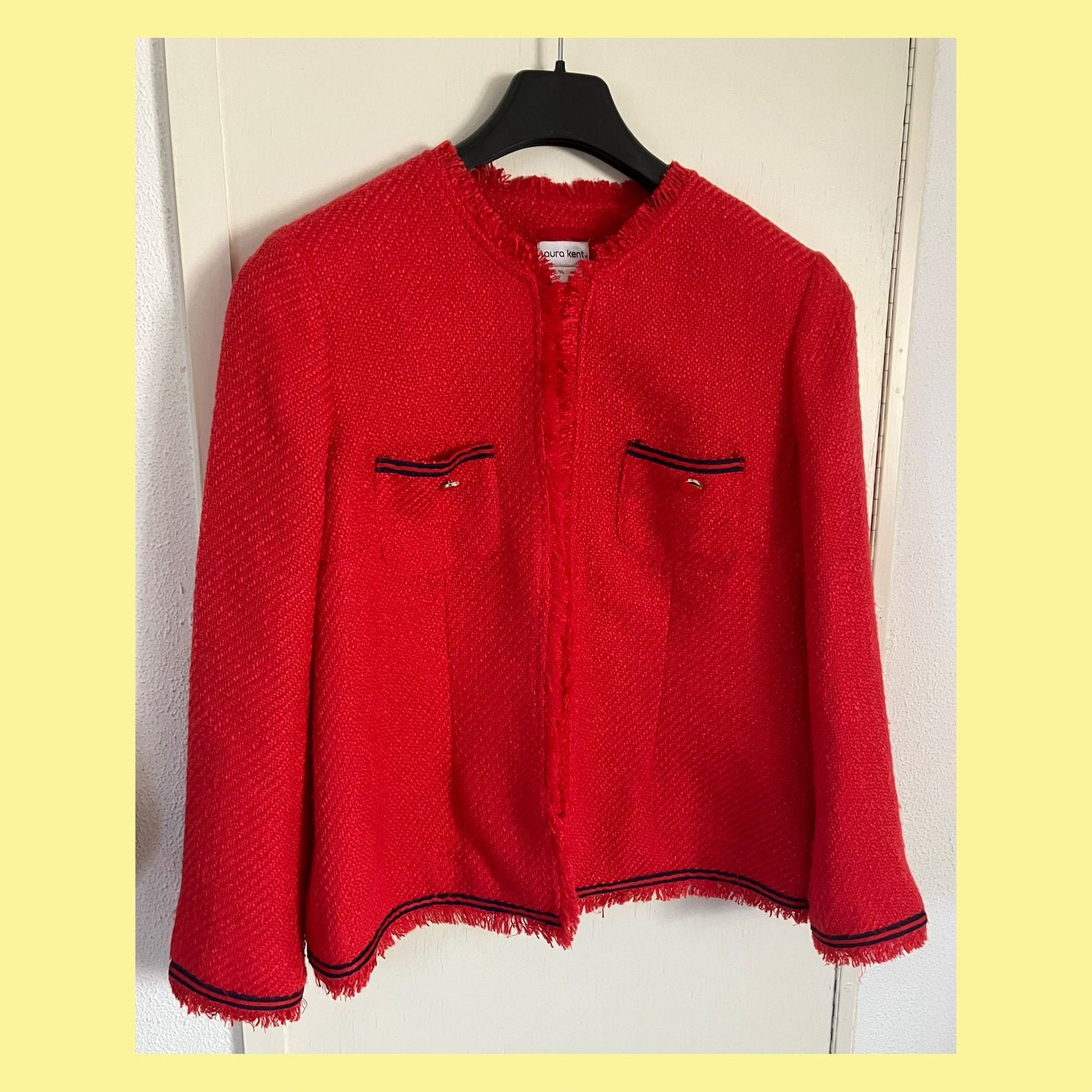 Prachtig rood bouclé jasje van Laura Kent maat L, Ophalen of Verzenden, Zo goed als nieuw, Maat 42/44 (L), Rood