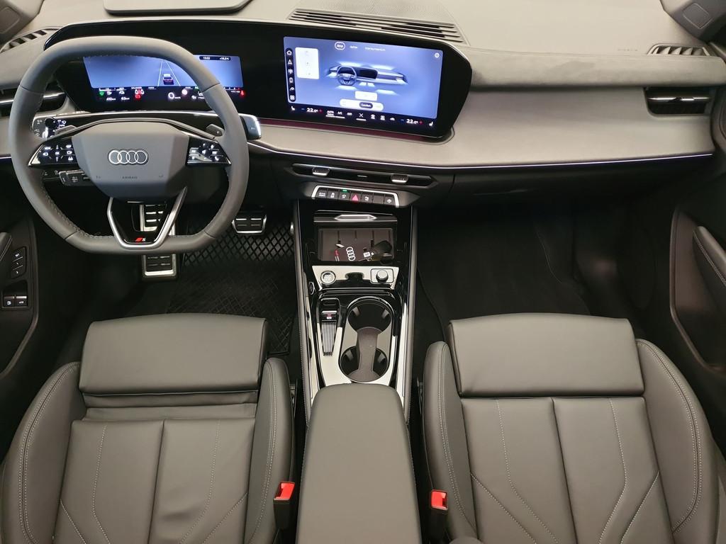 Audi Q3 1.5 272pk e-hybrid S-Line Wegklapbare trekhaak, Pano, 1800 kg, 1498 cc, Zwart, 4 cilinders