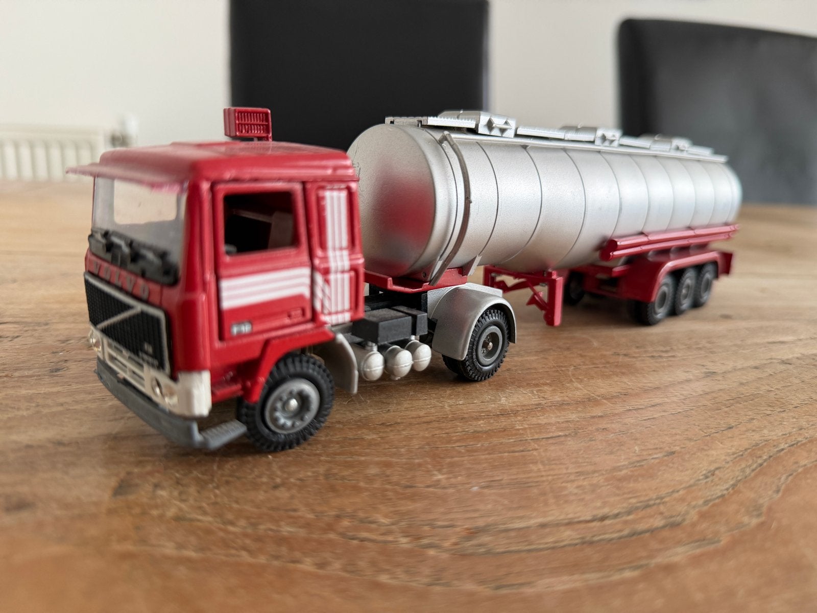 Tekno Volvo F10 Tankwagen in redelijke staat, Overige merken, Gebruikt, 1:32 tot 1:50, Ophalen of Verzenden