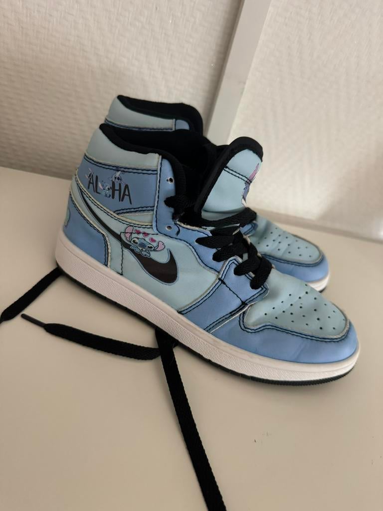 Schoenen van Stitch, Ophalen, Zo goed als nieuw, Schoenen