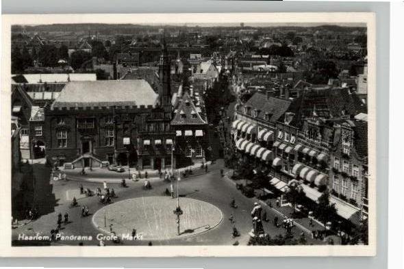 Haarlem Panorama Grote Markt  zeer levendig st 1954