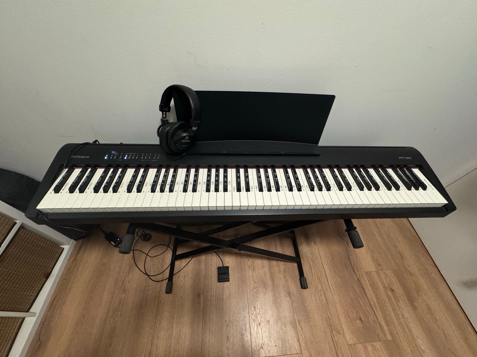 Roland FP-30 Digitale Piano met standaard en koptelefoon, Muziek en Instrumenten, Piano's, Ophalen, Zwart, Digitaal, Zo goed als nieuw