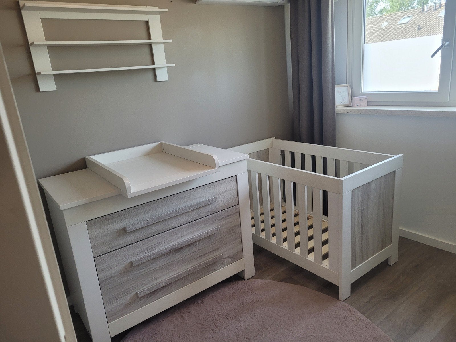 Interbaby babykamerset. Commode, wandplank en Ledikant., Ophalen, Gebruikt, 50 tot 70 cm, 75 tot 100 cm