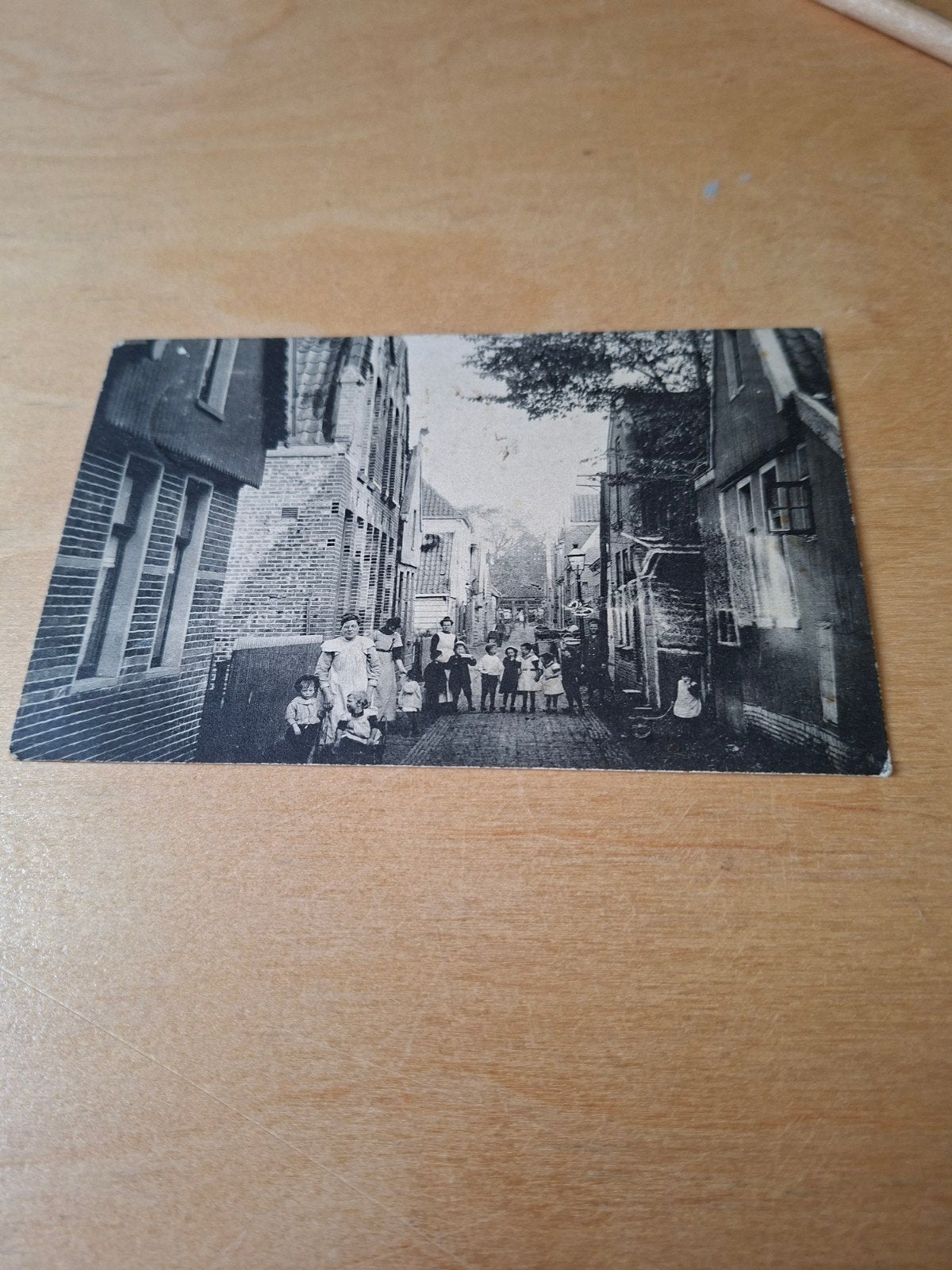 Koog aan de Zaan, straatbeeld met kinderen, Ophalen of Verzenden, Voor 1920, Gelopen, Noord-Holland