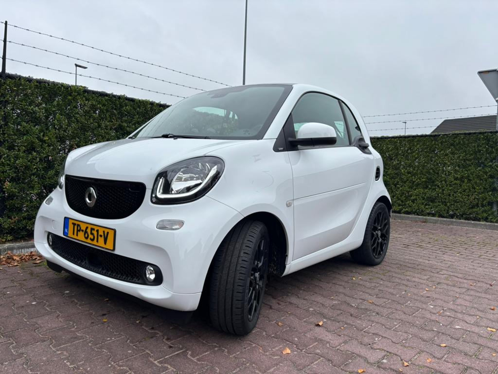 Smart ForTwo 0.9 66KW Coupe AUT 2018 Wit 90 PK, Auto's, Smart, 898 cc, Zwart, 840 kg, Wit