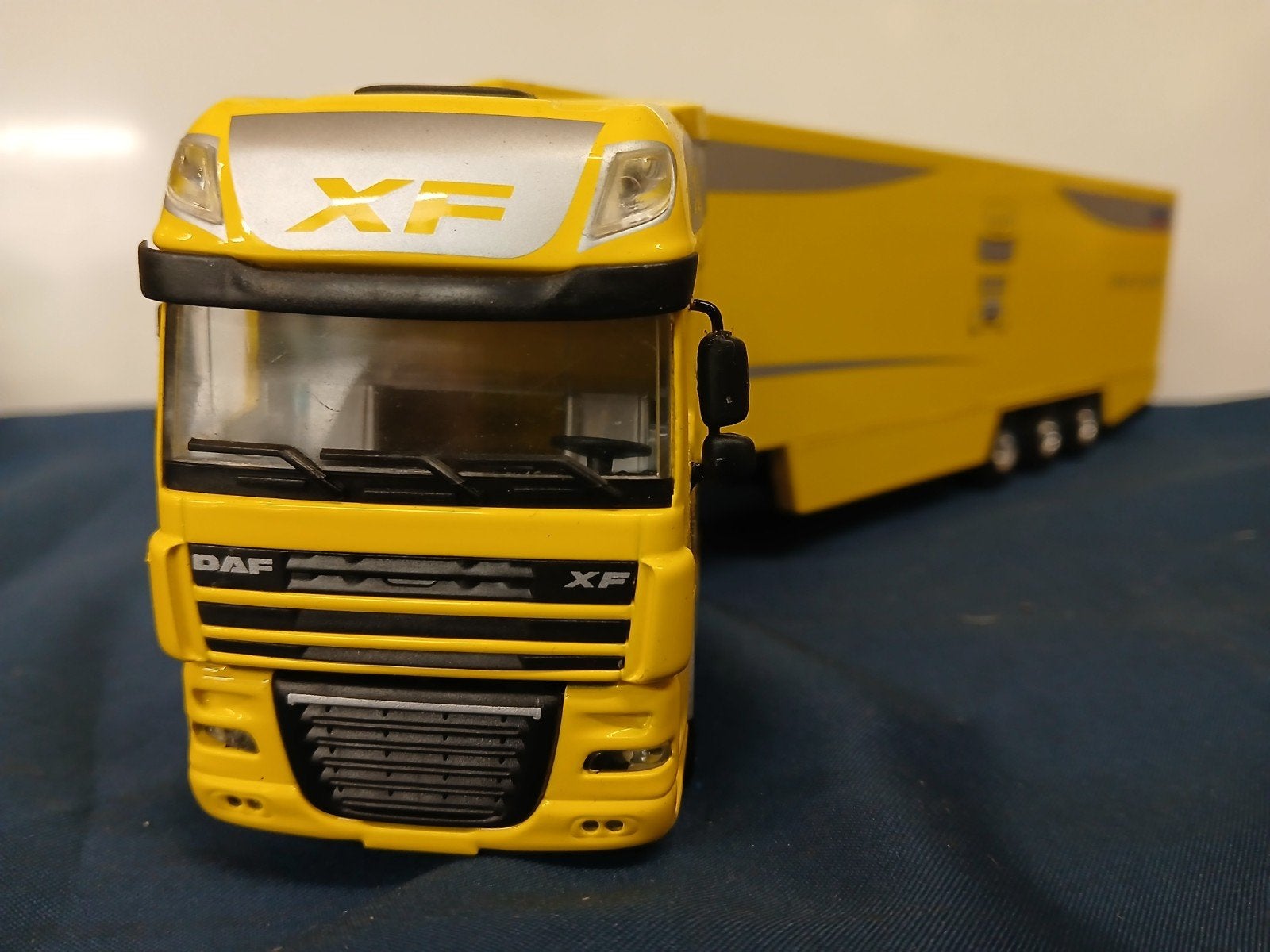 Lion Toys DAF XF 105 demo uitvoering, Ophalen, Zo goed als nieuw, Bus of Vrachtwagen, Lion Toys