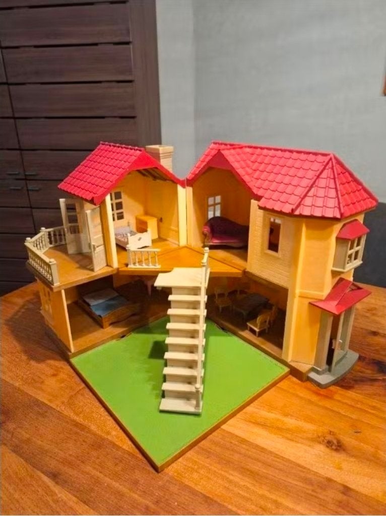 Sylvanian Families city house met meubilair, Ophalen, Zo goed als nieuw, Poppenhuis