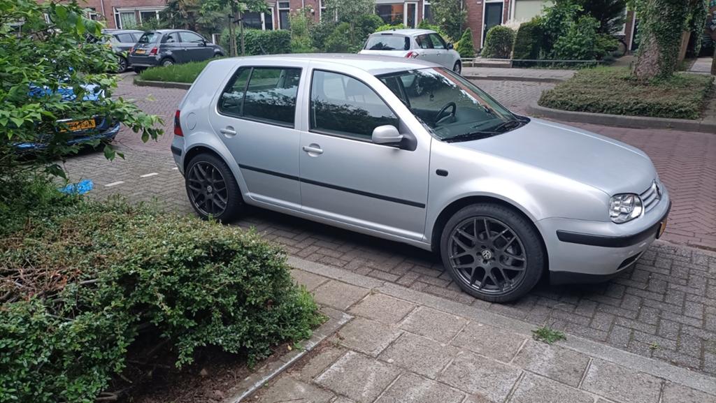 Volkswagen Golf 1.6 74KW AUT 1998 Grijs, Stof, Zwart, 4 cilinders, 100 pk