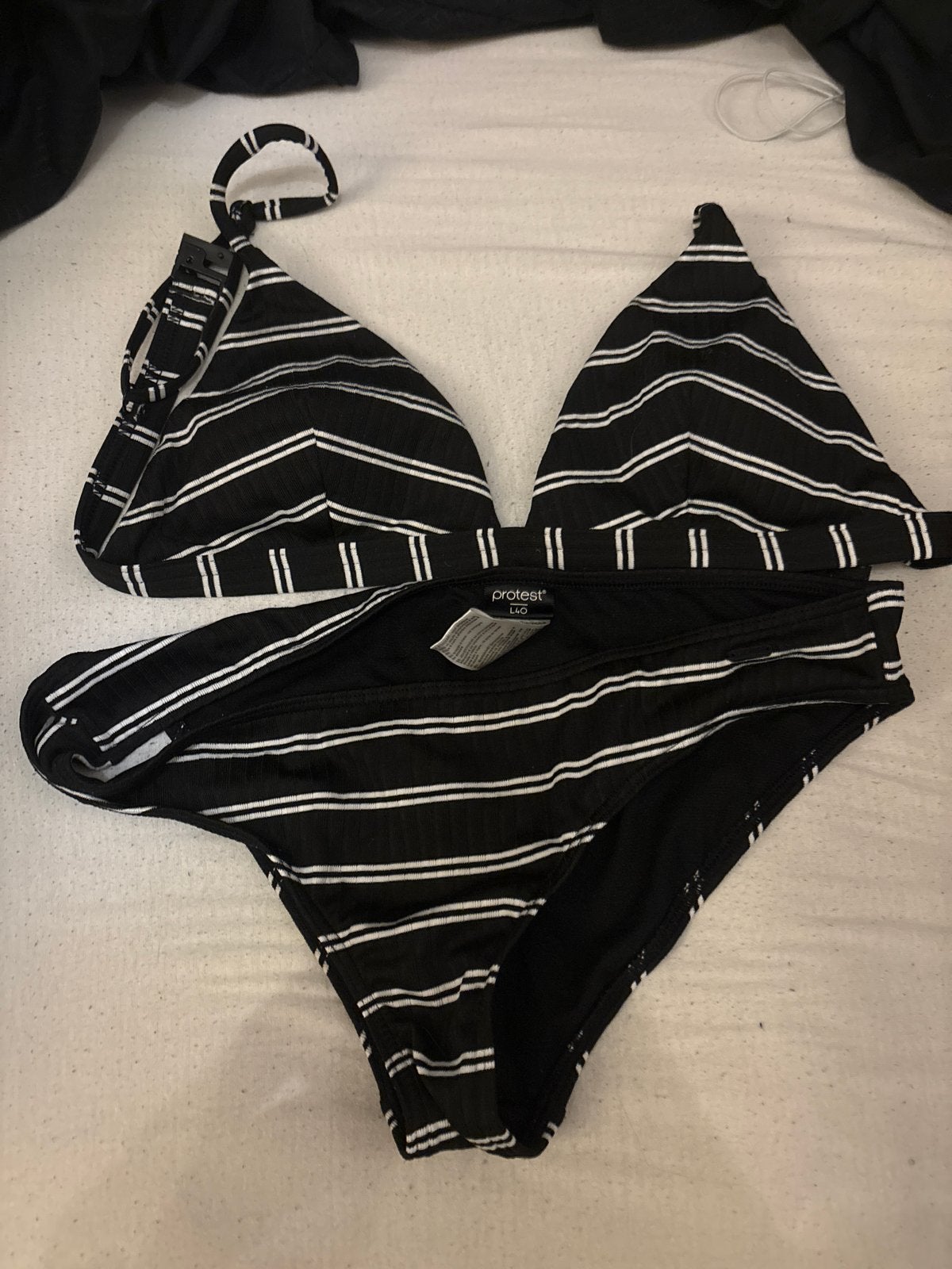 Protest Bikini Zwart-Wit Gestreept mt L, Kleding | Dames, Badmode en Zwemkleding, Ophalen, Zo goed als nieuw, Zwart, Bikini