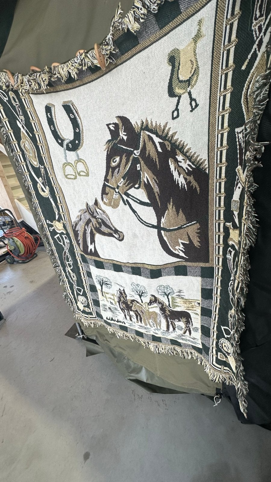 Vintage Paardendeken / Wandkleed met Kwastjes, Ophalen, 100 tot 150 cm, Bruin, Zo goed als nieuw