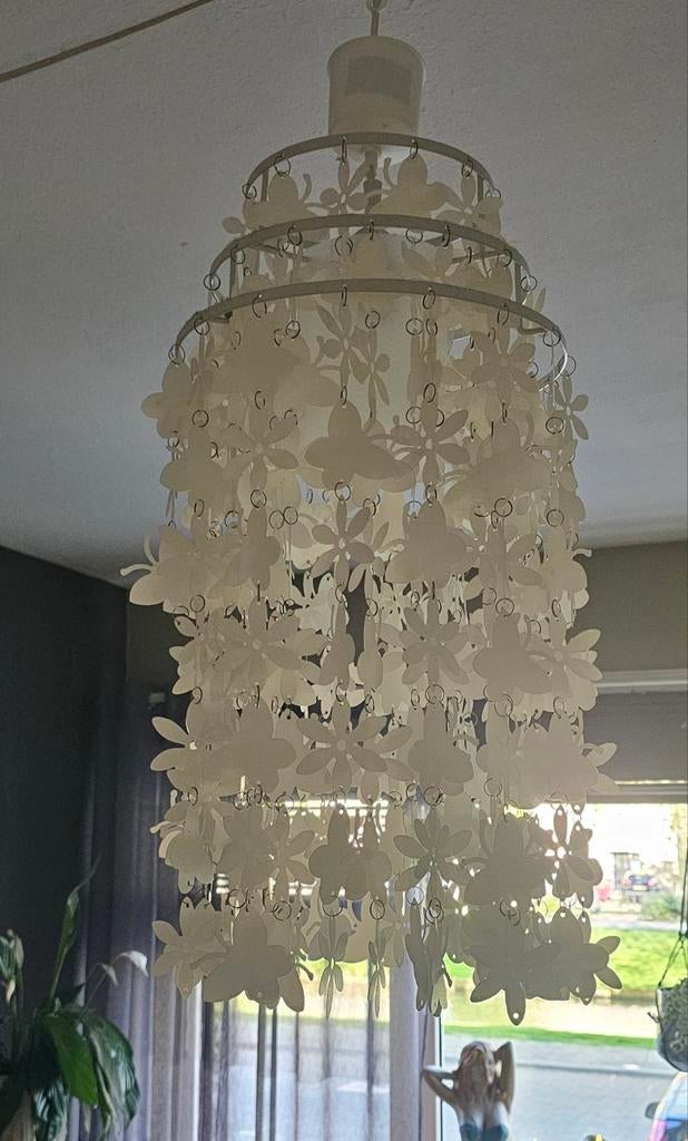 Witte hanglamp met vlinders en bloemen, Ophalen of Verzenden, Zo goed als nieuw, Kunststof, Minder dan 50 cm