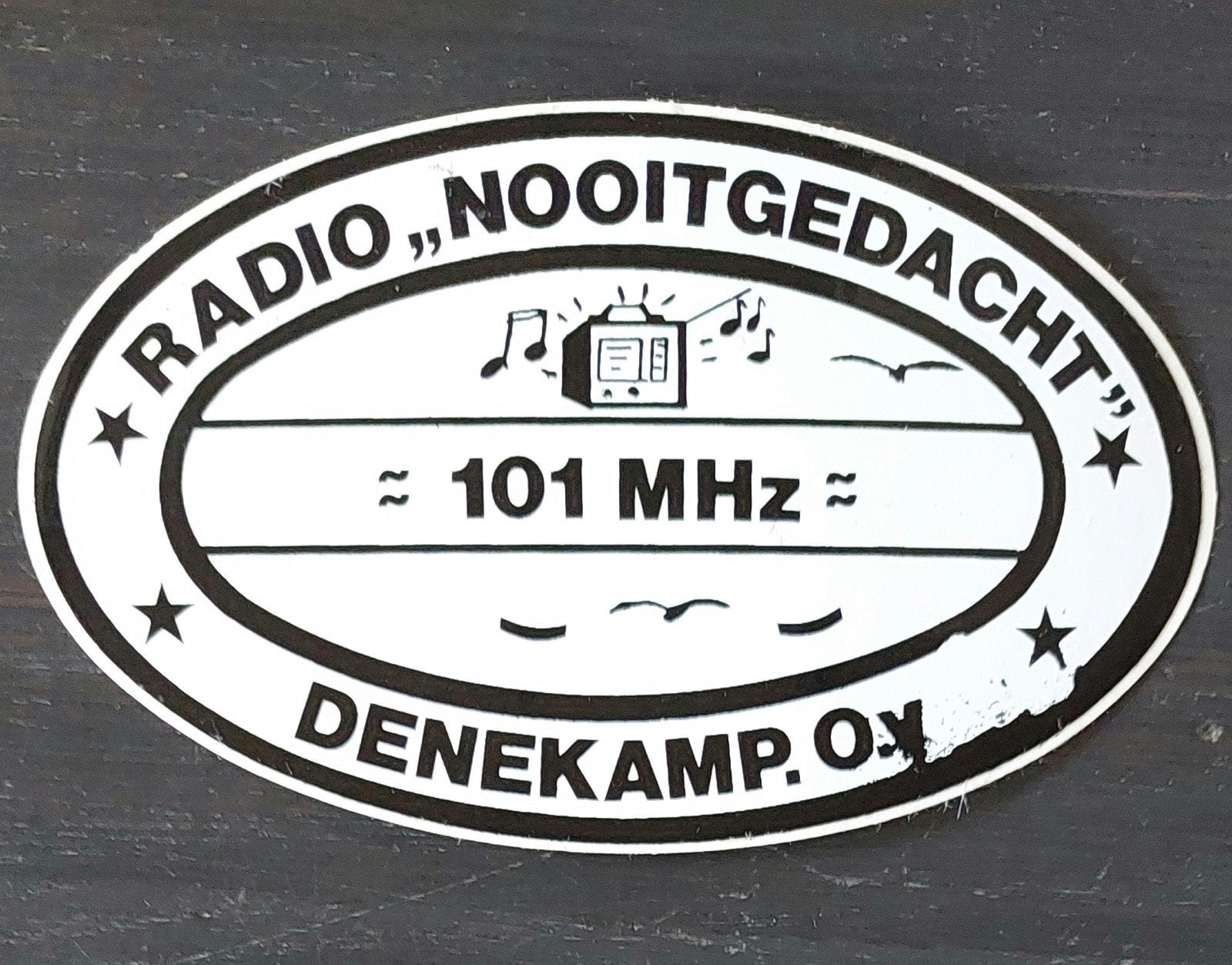 Sticker Radio Nooitgedacht Denekamp zendamateur piraat, Ophalen of Verzenden, Gebruikt