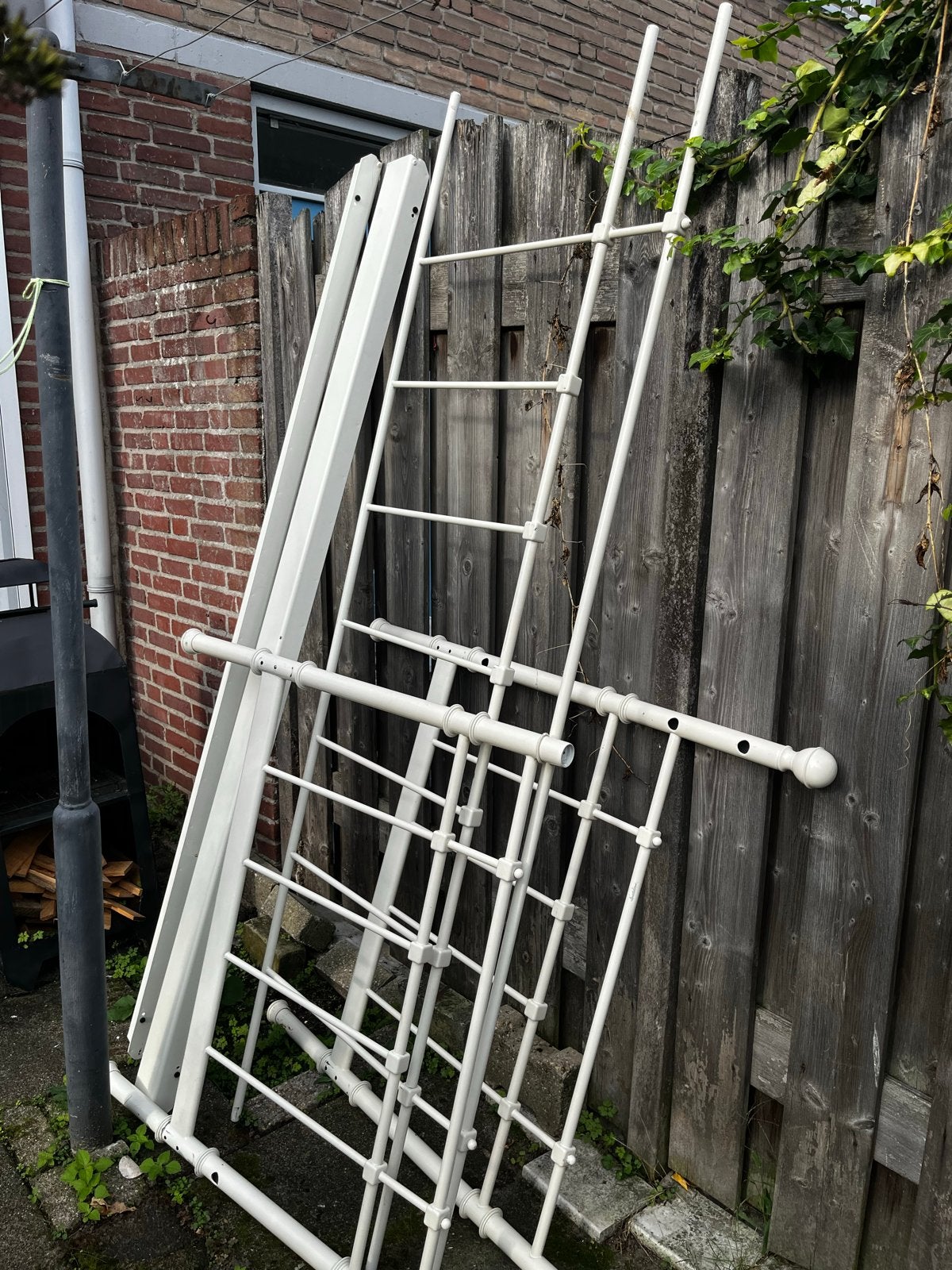 Wit metalen bedframe - eenpersoons gratis, Huis en Inrichting, Ophalen, Gebruikt, 90 cm, Eenpersoons