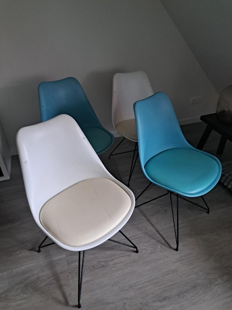 Set van 4 stoelen wit en turquoise, Huis en Inrichting, Stoelen, Ophalen, Gebruikt, Overige kleuren, Eames-stijl, Mid-century Modern