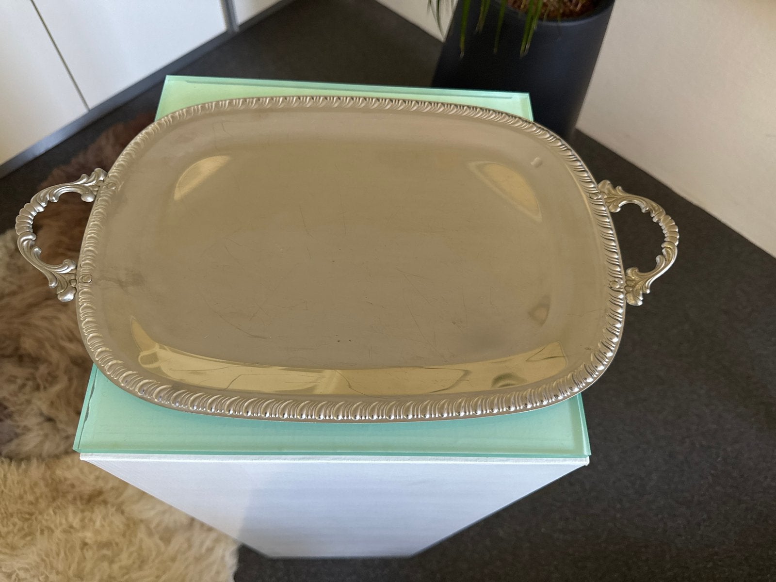 Zilverkleurige Serveerschaal met Handvatten, Antiek en Kunst, Antiek | Schalen, Ophalen of Verzenden