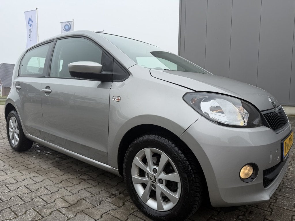 Skoda Citigo 1.0 5 Deurs Navigatie Airco Apk feb 2027, Voorwielaandrijving, Gebruikt, Euro 6, 4 stoelen