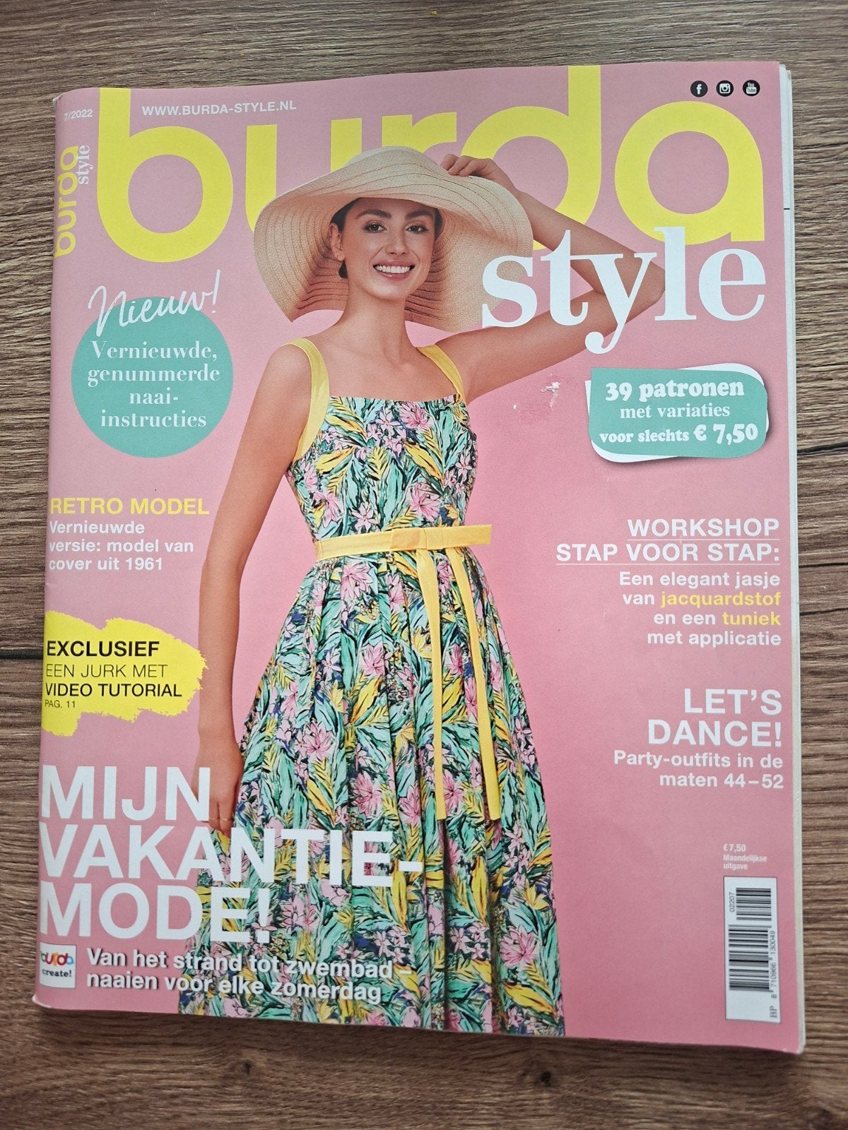 Burda Style Juli 2022 - Nieuw, Hobby en Vrije tijd, Ophalen of Verzenden, Nieuw, Vrouw, Burda