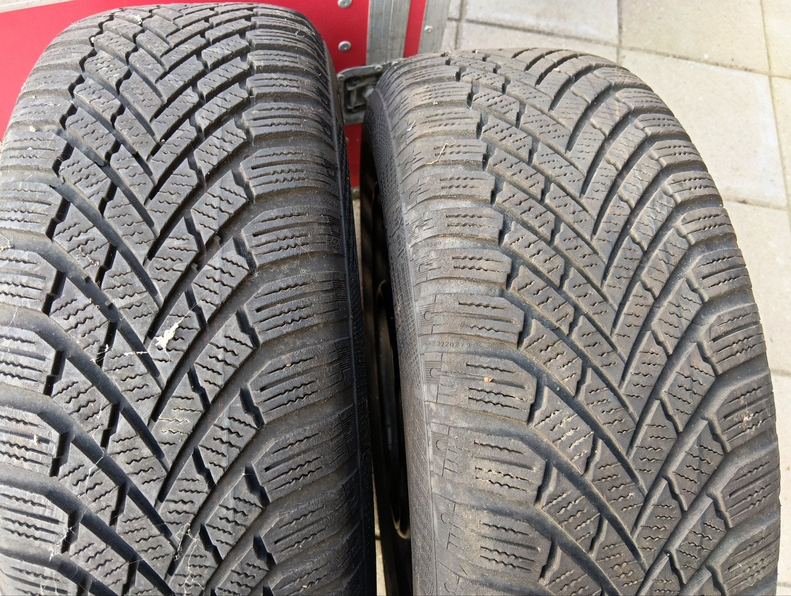 Foto 5 van set winterbanden op velg 195/65/15.  €60,00
