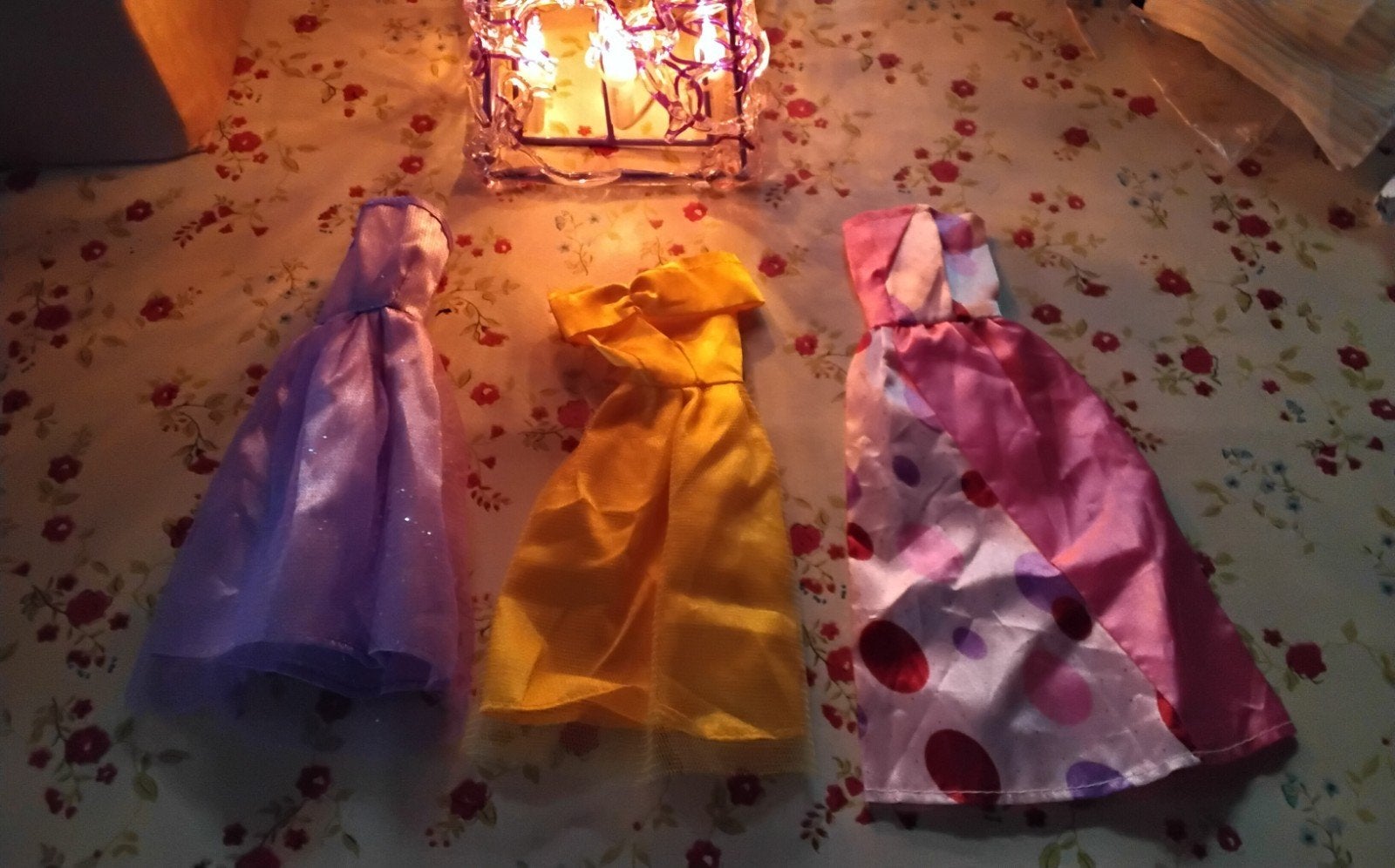 Barbie poppenkleertjes - 3 jurkjes, Ophalen of Verzenden