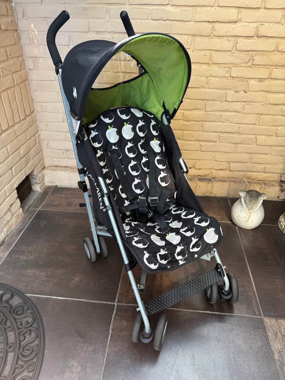 Maclaren buggy met Dooky zonnescherm en appelprint, Ophalen, Gebruikt, Kinderwagen, Overige merken