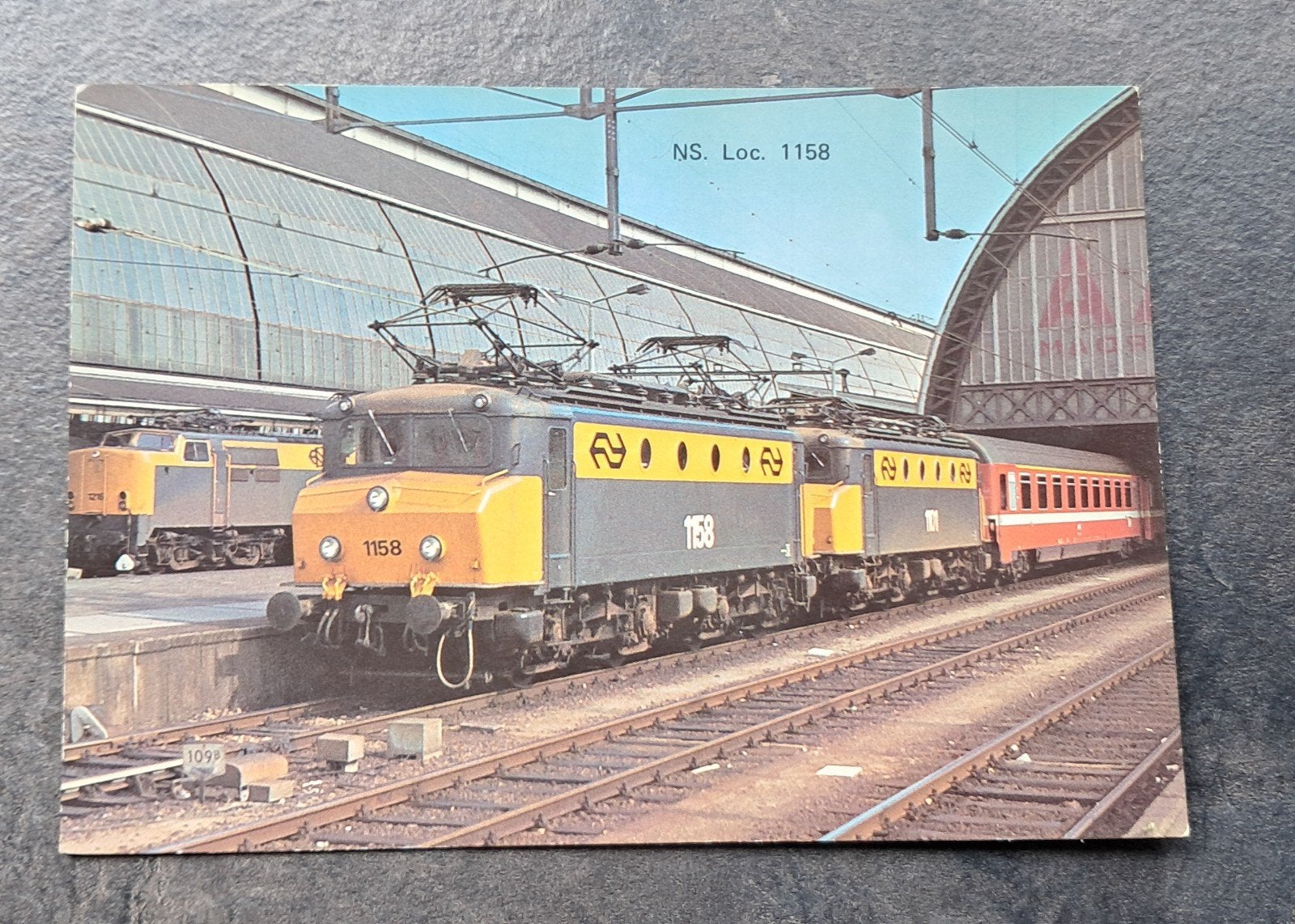 2 Oude Ansichtkaarten: NS Sprinter en Loc. 1158, Ophalen of Verzenden, Zuid-Holland