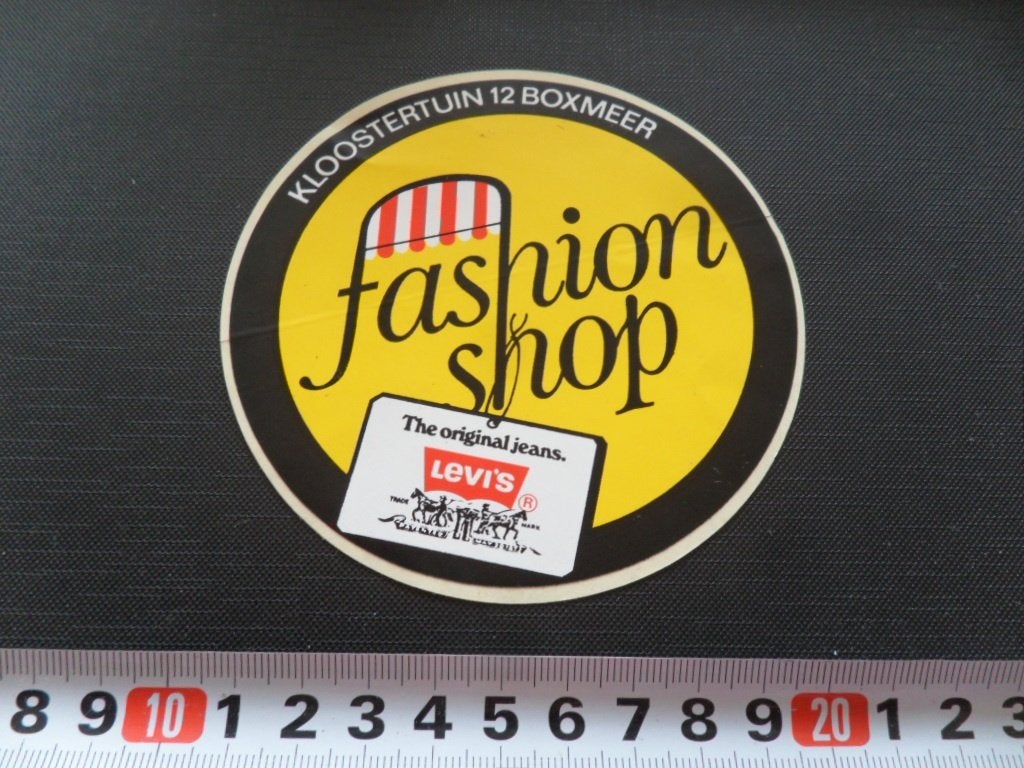 sticker fashion shop jeans LEVI'S boxmeer kloostertuin *, Verzamelen, Stickers, Ophalen, Zo goed als nieuw