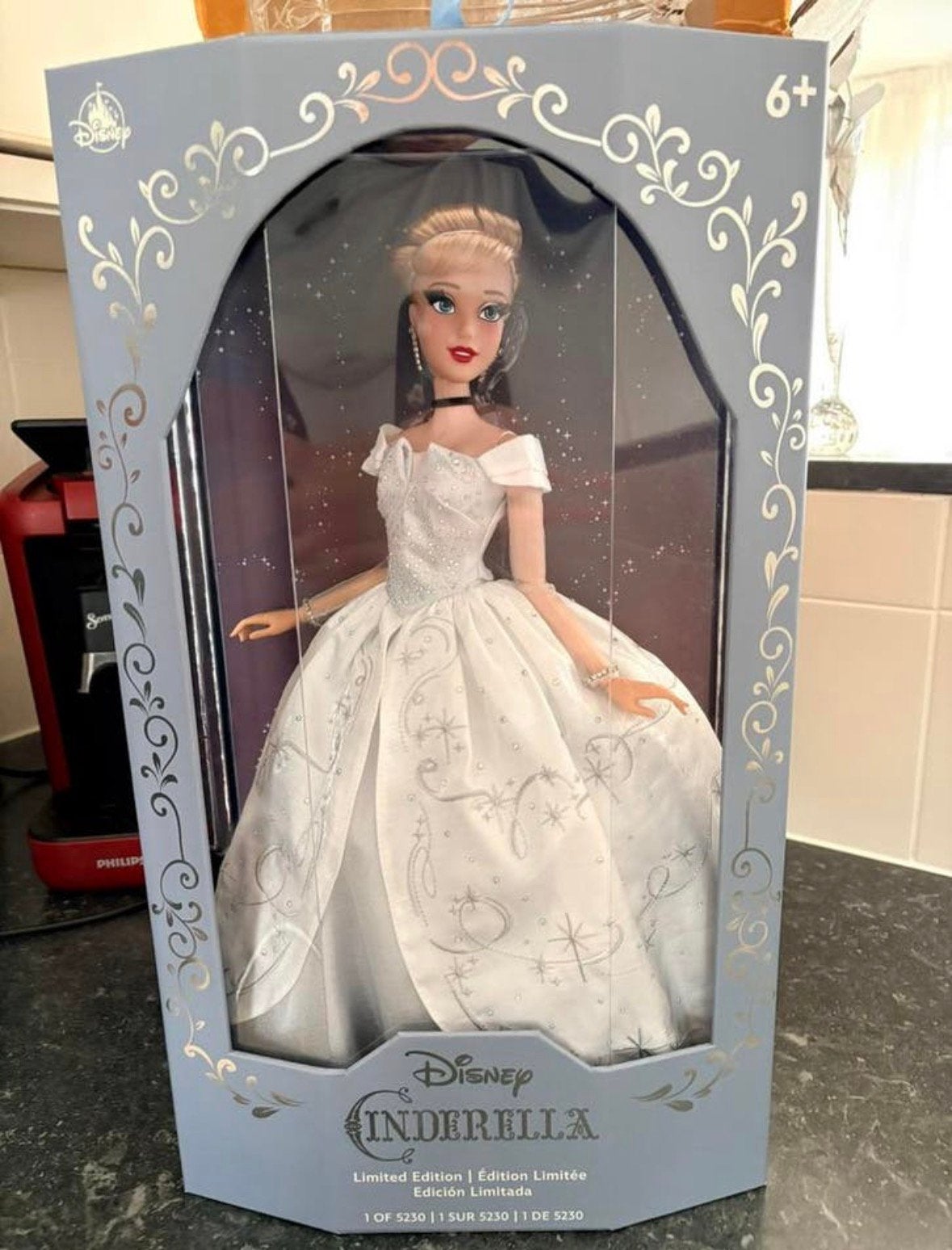 Disney limited edition Cinderella 75 jaar doll, Verzamelen, Ophalen of Verzenden, Zo goed als nieuw, Pop