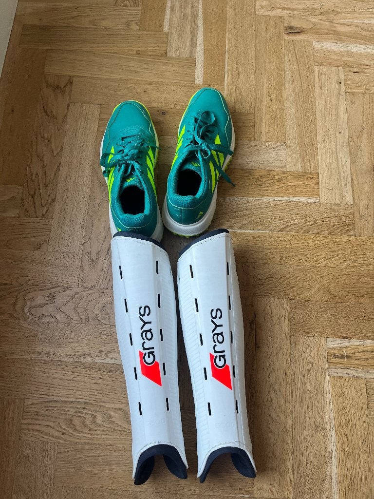 Dames hockeyschoenen (39) en scheenbeschermers, Sport en Fitness, Ophalen, Zo goed als nieuw, Schoenen