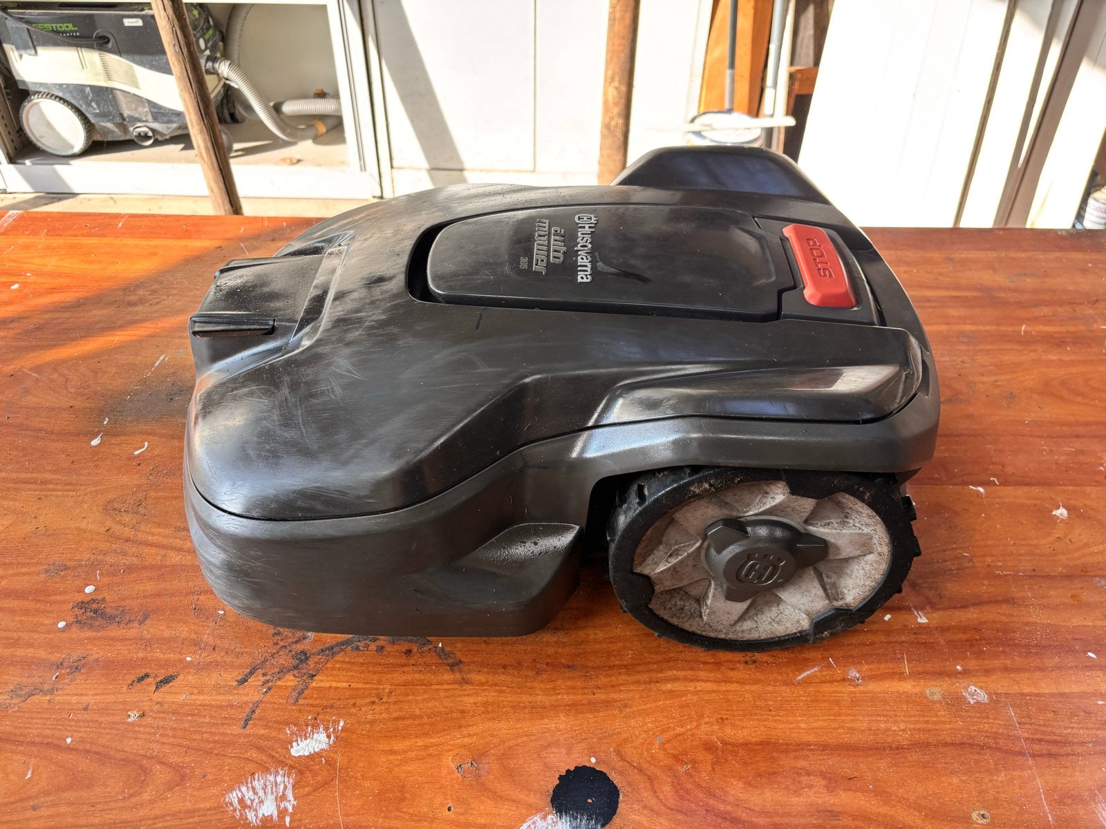 Husqvarna Automower 305 Robotmaaier met Laadstation, Tuin en Terras, Ophalen, Gebruikt, 20 tot 25 cm