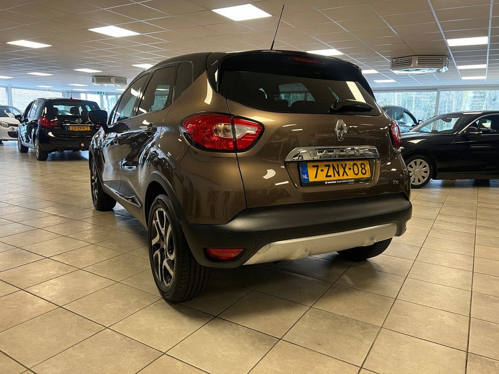 Renault Captur 1.2 TCe Helly Hansen Automaat, Lederen bekled, Euro 5, Zwart, 4 cilinders, Bruin