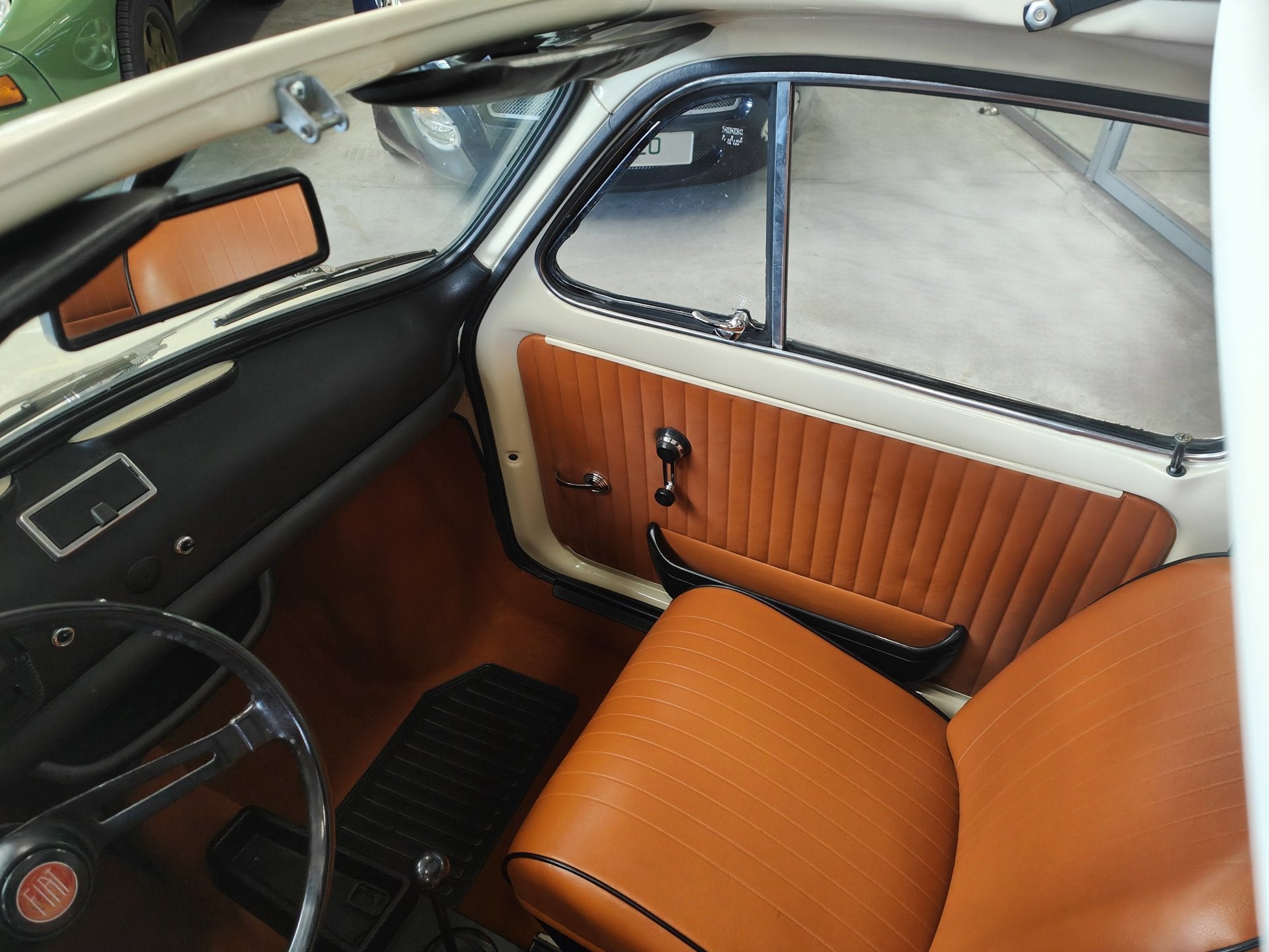 Fiat 500L Volledig gerestaureerd - Cognac Leder, Auto's, Fiat, Achterwielaandrijving, Gebruikt, Lederen bekleding, Wit