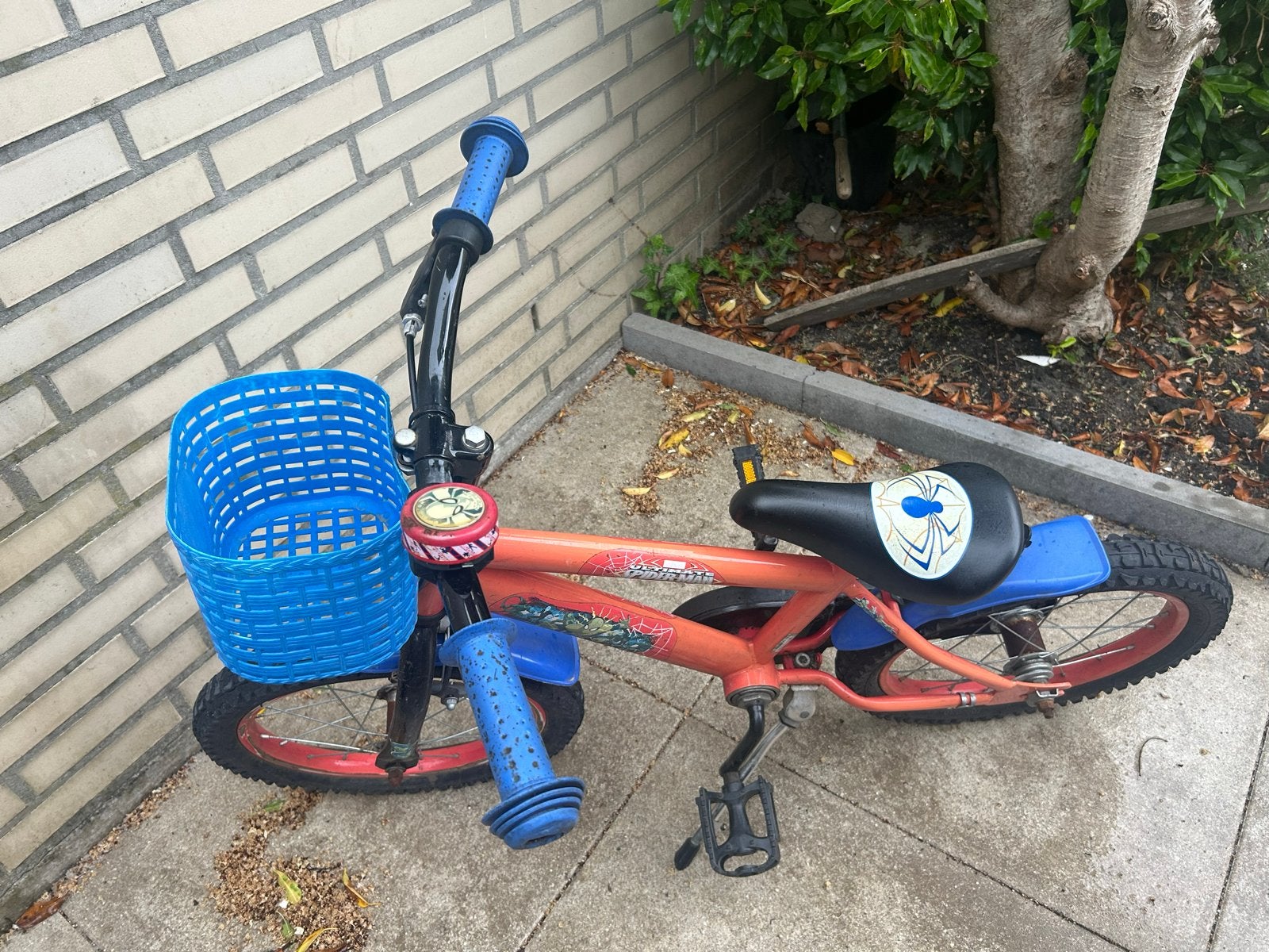 Spiderman kinderfiets 16 inch met mandje, Fietsen en Brommers, Fietsen | Kinderfietsjes, Ophalen, Gebruikt, Terugtraprem, 16 tot 20 inch