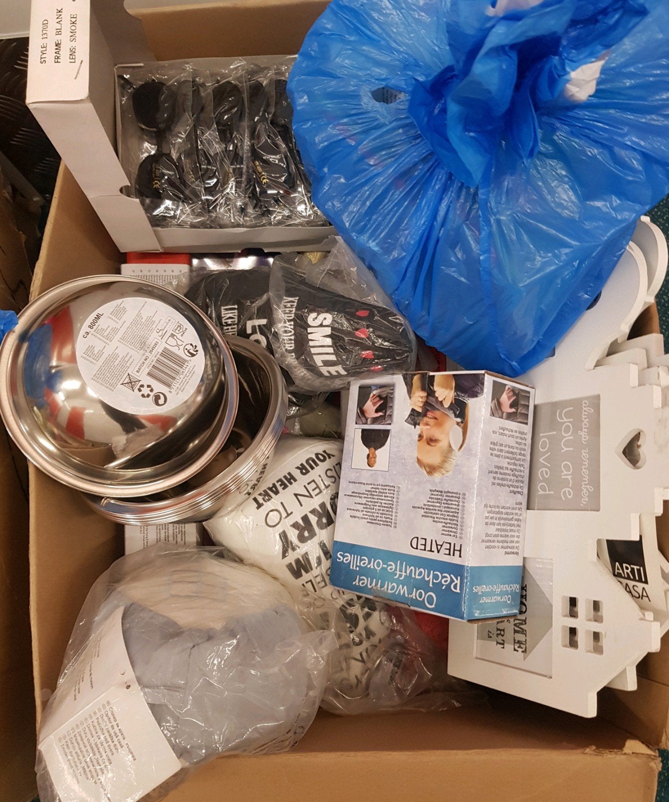 4 dozen met allerlei spullen meeste keukenspullen, Ophalen