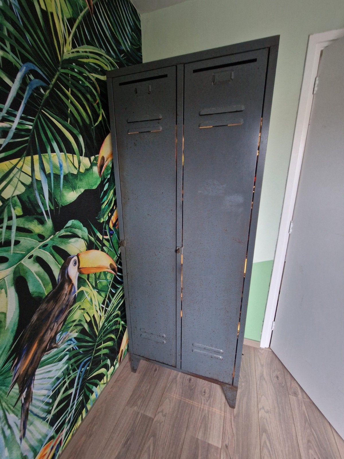 Vintage metalen lockerkast - Industrieel design, Ophalen, Gebruikt, Industrieel, Vintage