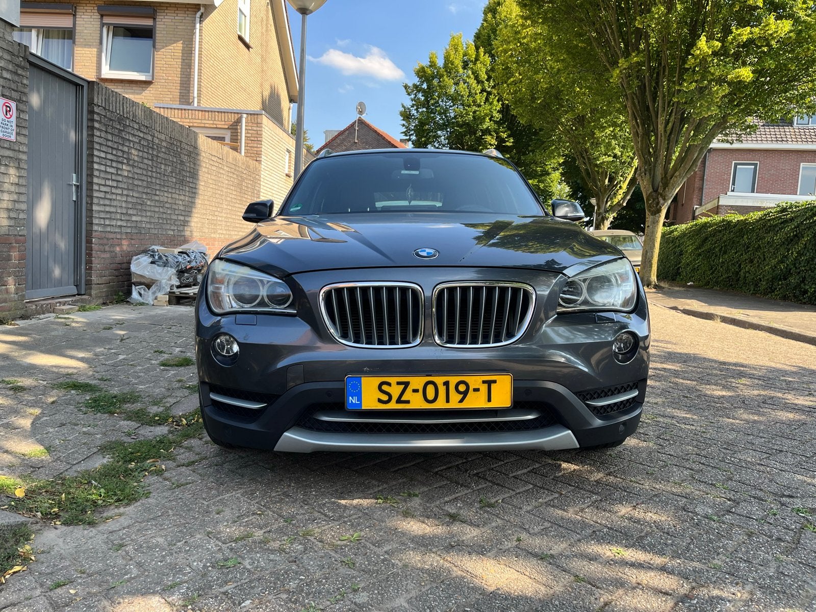 DEFECT  MOTOR ! BMW X1 2.0 D Sdrive 18D AUT 2013 Grijs, Auto's, Achterwielaandrijving, Diesel, 168 €/maand, SUV of Terreinwagen
