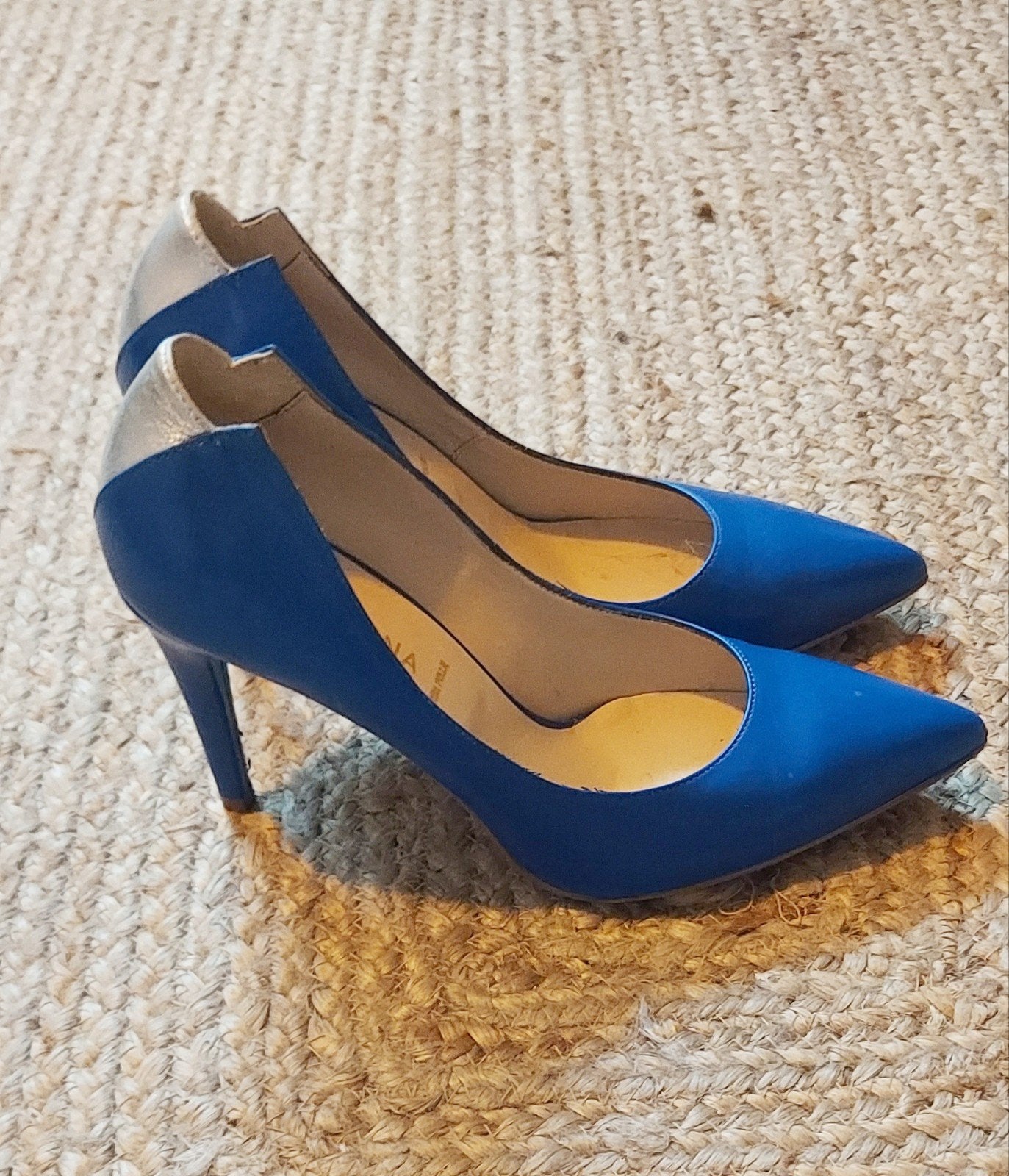 Prachtige blauwe San Marina pumps met zilver detail, maat 39, Ophalen, San Marina, Pumps, Blauw