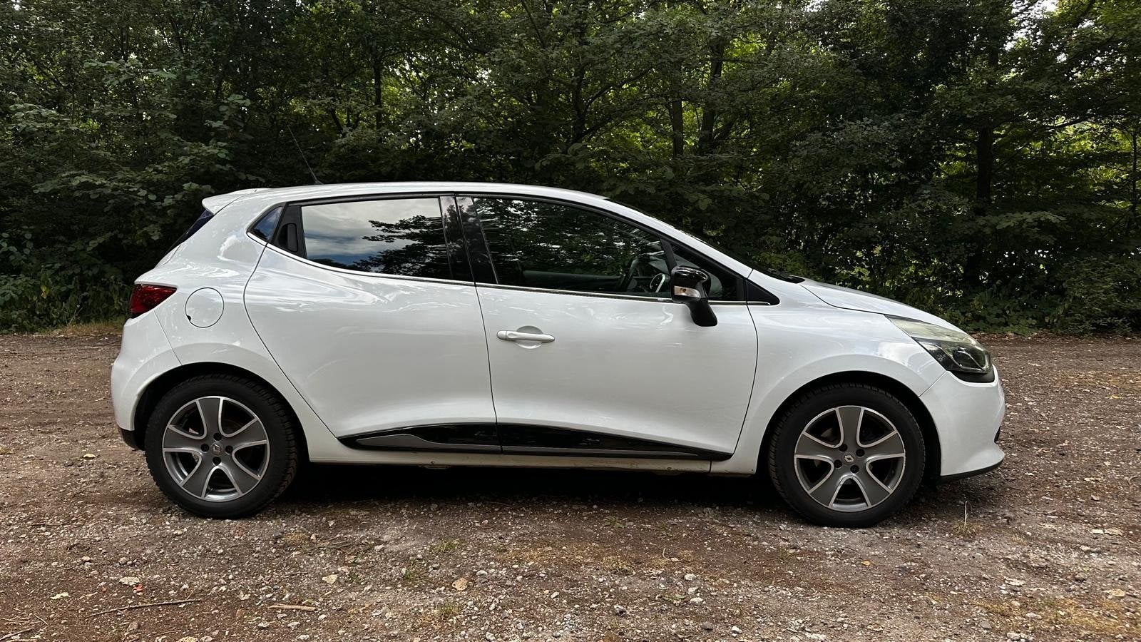 Renault Clio 0.9 TCE 66KW 5-DRS 2016 Wit, Auto's, Voorwielaandrijving, 898 cc, 40 €/maand, Wit