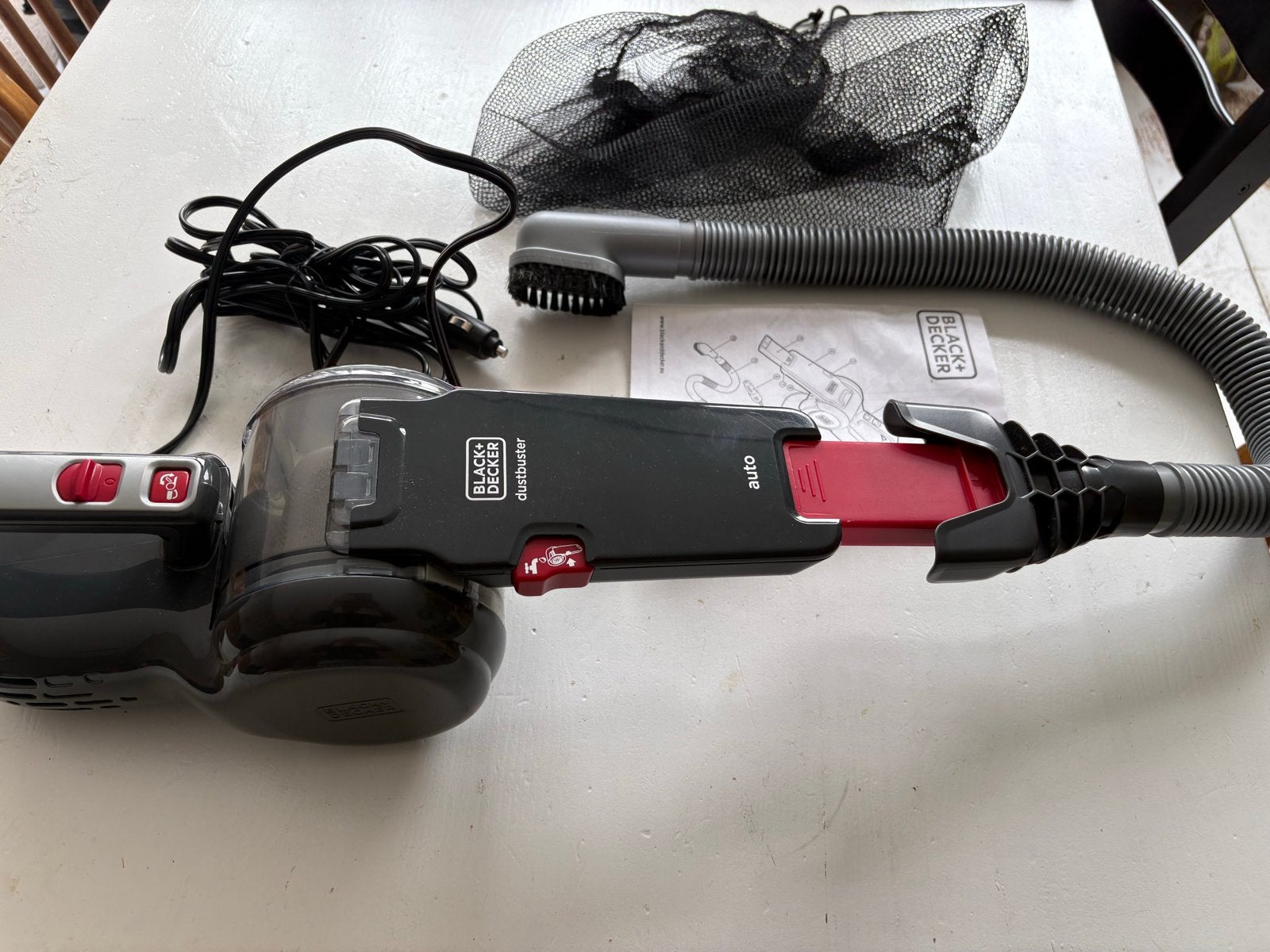 Black+Decker Dustbuster Auto Kruimeldief 12V, Ophalen, Kruimeldief, Zo goed als nieuw, Reservoir