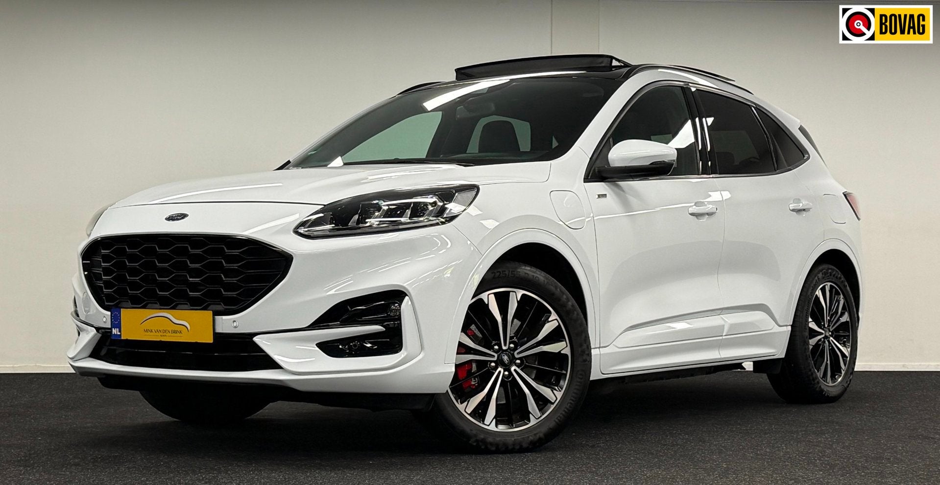 Ford Kuga 2.5 PHEV ST-Line X*224PK*Trekhaak*Panodak*B&O*Navi, Auto's, Ford, Gebruikt, Zwart, 4 cilinders, Wit