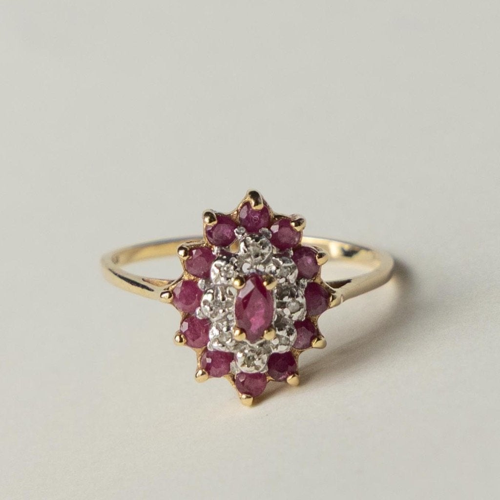 vintage 9 karaat gouden robijn en diamant cluster ring, Verzenden, 19 tot 20, Nvtn, Zo goed als nieuw