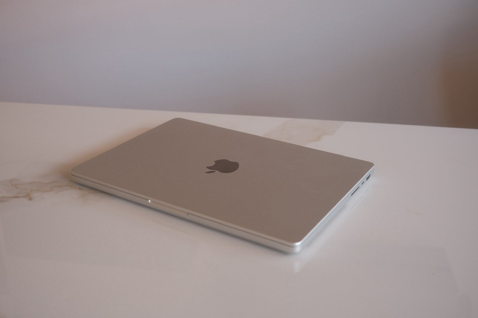 Foto 3 van Macbook Pro M5 Zilver (Zo goed als nieuw)