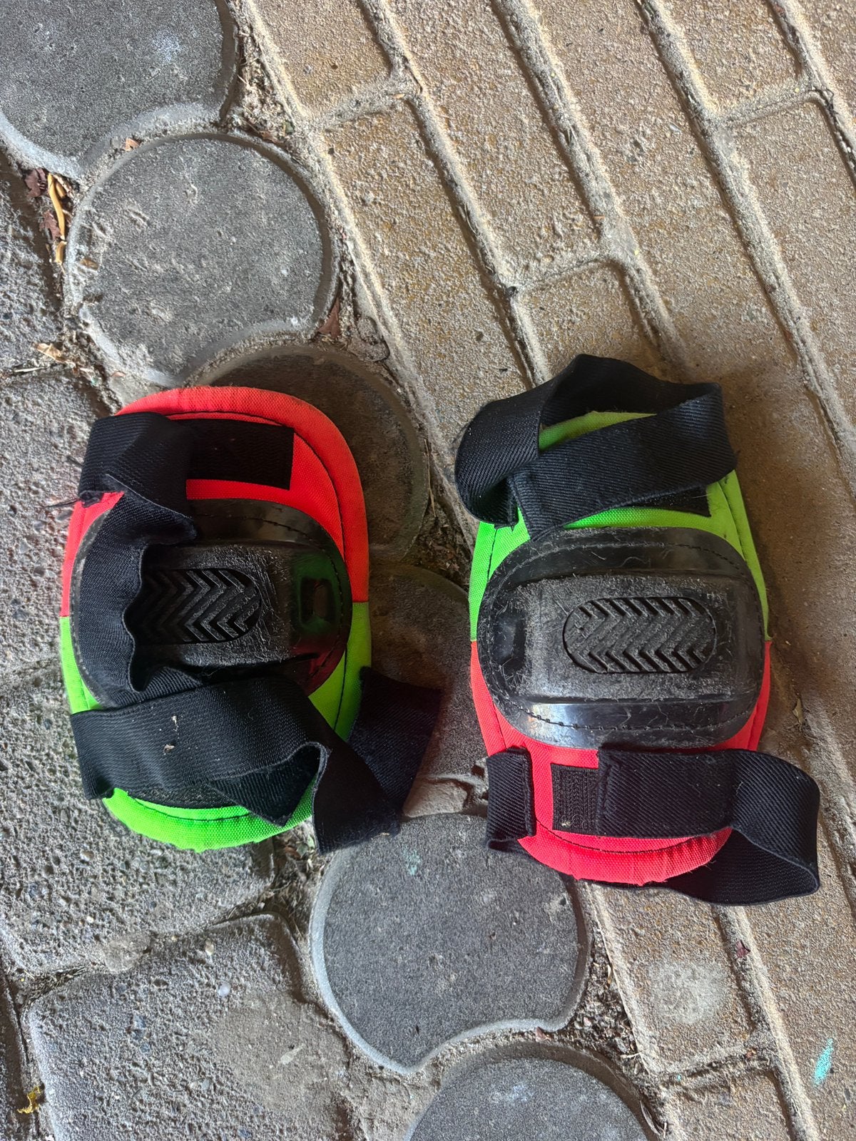 Retro vintage kniebeschermers, rolschaatsen skeeleren kind, Ophalen of Verzenden, Gebruikt