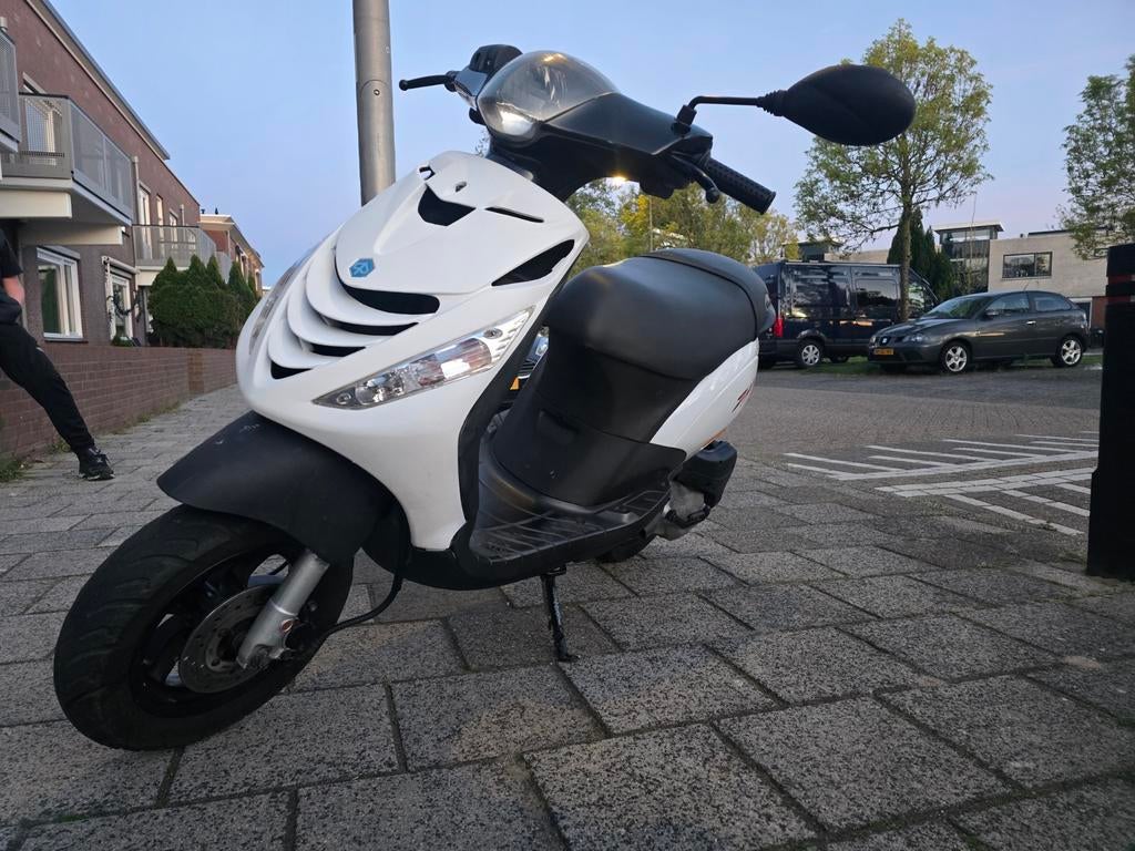 Piaggio Zip 125 2T, Fietsen en Brommers, Scooters | Piaggio, Gebruikt, Zip, Benzine, Ophalen